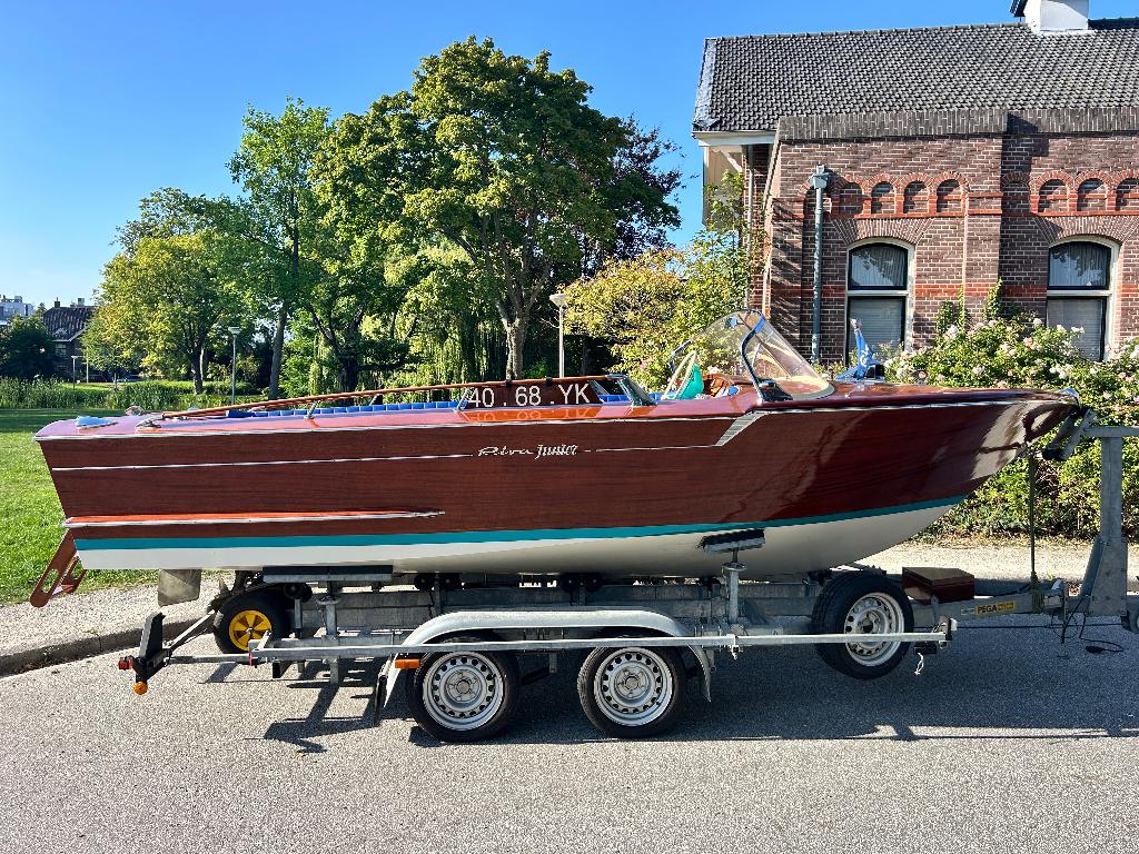 Riva Junior, Watersport en Boten, Motorboten en Motorjachten, Zo goed als nieuw, Hout, 6 tot 9 meter, Benzine, Binnenboordmotor