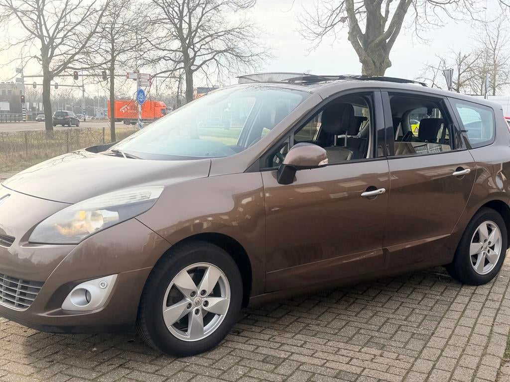 Renault Grand Scenic  7 Persoons-automaat, trekhaak, Auto's, 4 cilinders, Bruin, 7 stoelen, Origineel Nederlands