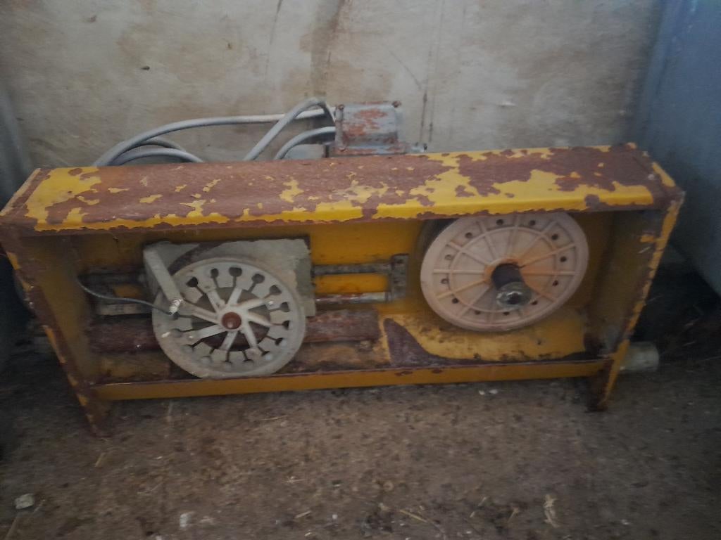 Voersysteem Daltec, Motors, Vijzelbakken etc., Dieren en Toebehoren