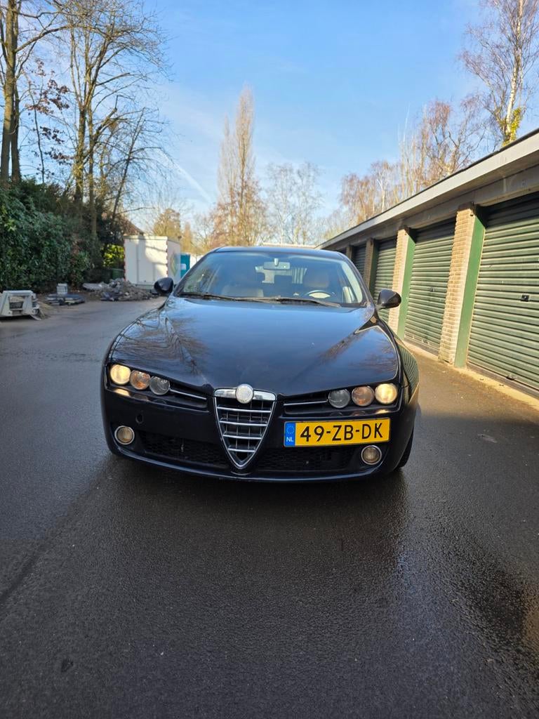 Alfa romeo 159 in onderdelen tekoop, Auto's, Alfa Romeo, Voorwielaandrijving, Beige, 4 cilinders, Zwart