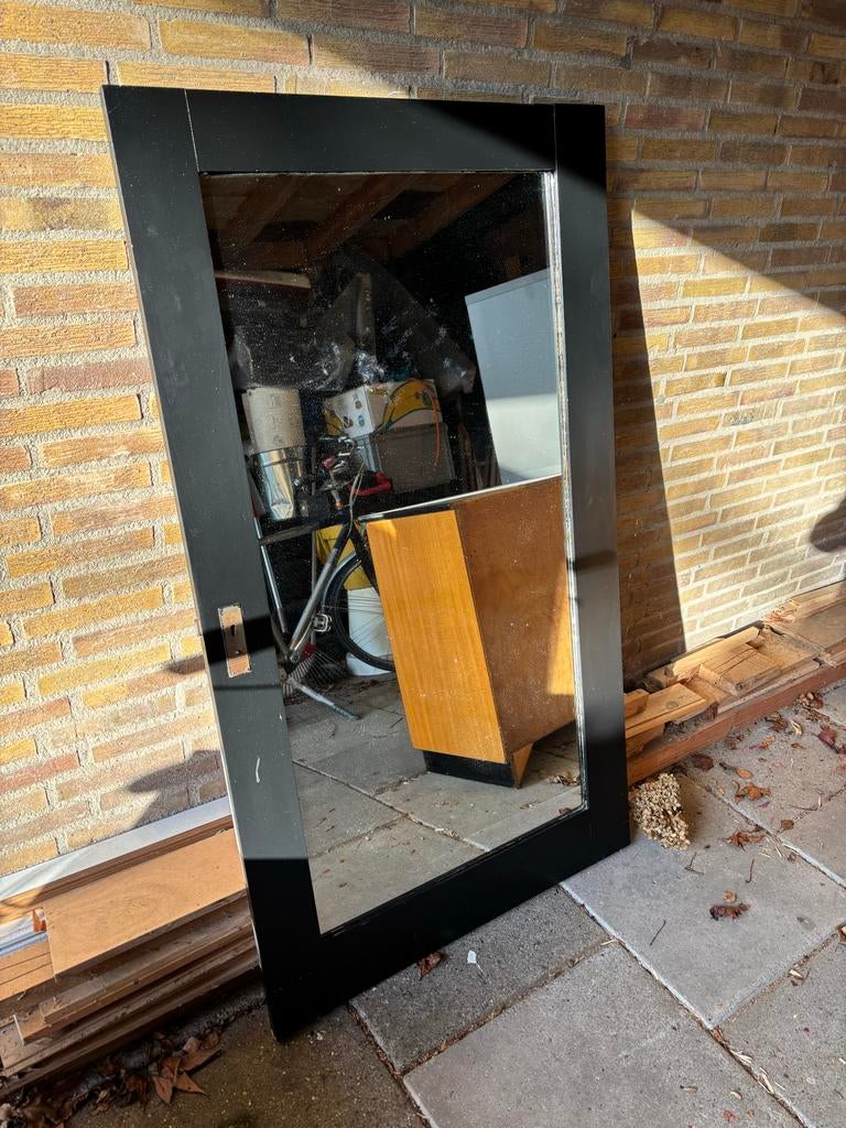 Zwarte grenen kastdeur met spiegel, Ophalen, Gebruikt, 100 tot 150 cm, 75 tot 100 cm