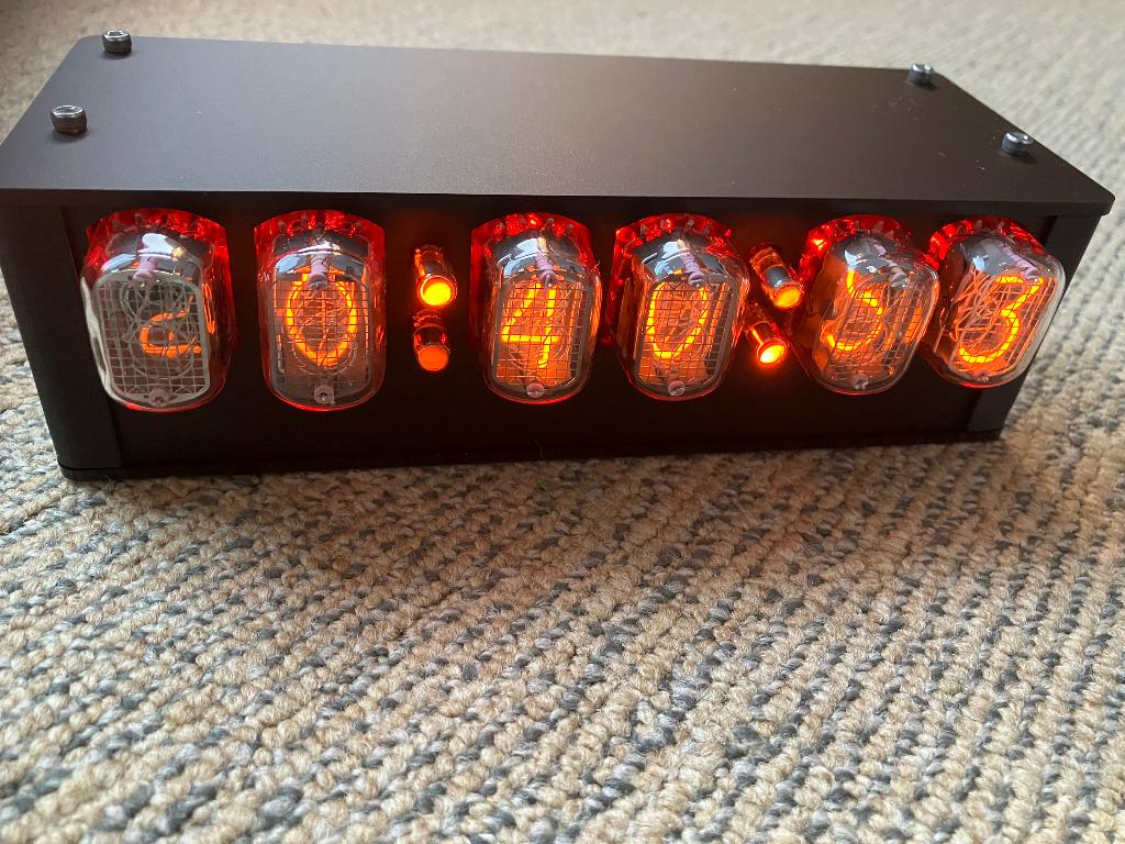 IN-12 nixie klok met datum en temperatuur meting (en GPS), Ophalen of Verzenden, Nieuw, Digitaal, Wekker of Tafelklok