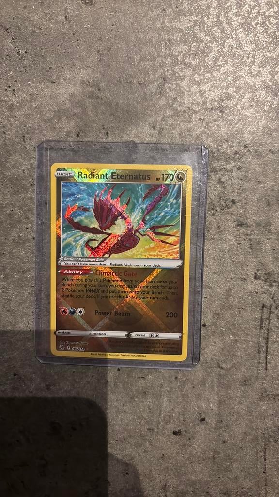 Radiant Eternatus (105/159) Crown Zenith, Ophalen of Verzenden, Zo goed als nieuw