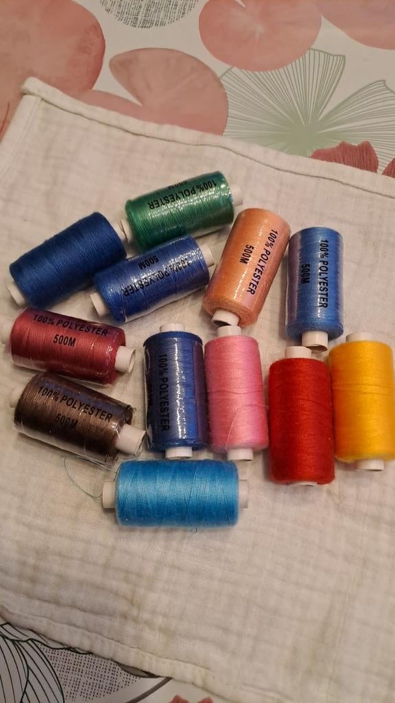 12 klossen naaigaren - diverse kleuren, Ophalen of Verzenden, Zo goed als nieuw, Garen of Naald(en)
