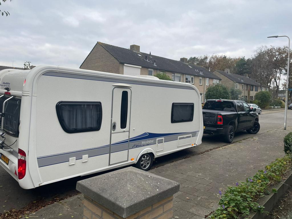 Hobby 540 excellent AIRCO enkele bedden, Hobby, Particulier, Tot en met 4, 1000 - 1250 kg