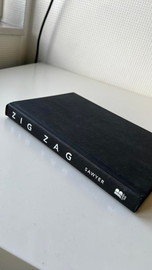 Boek Zig Zag, Engels, zo goed als nieuw. Keith Sawyer., Boeken, Keith Sawyer, Zo goed als nieuw, Beta, HBO