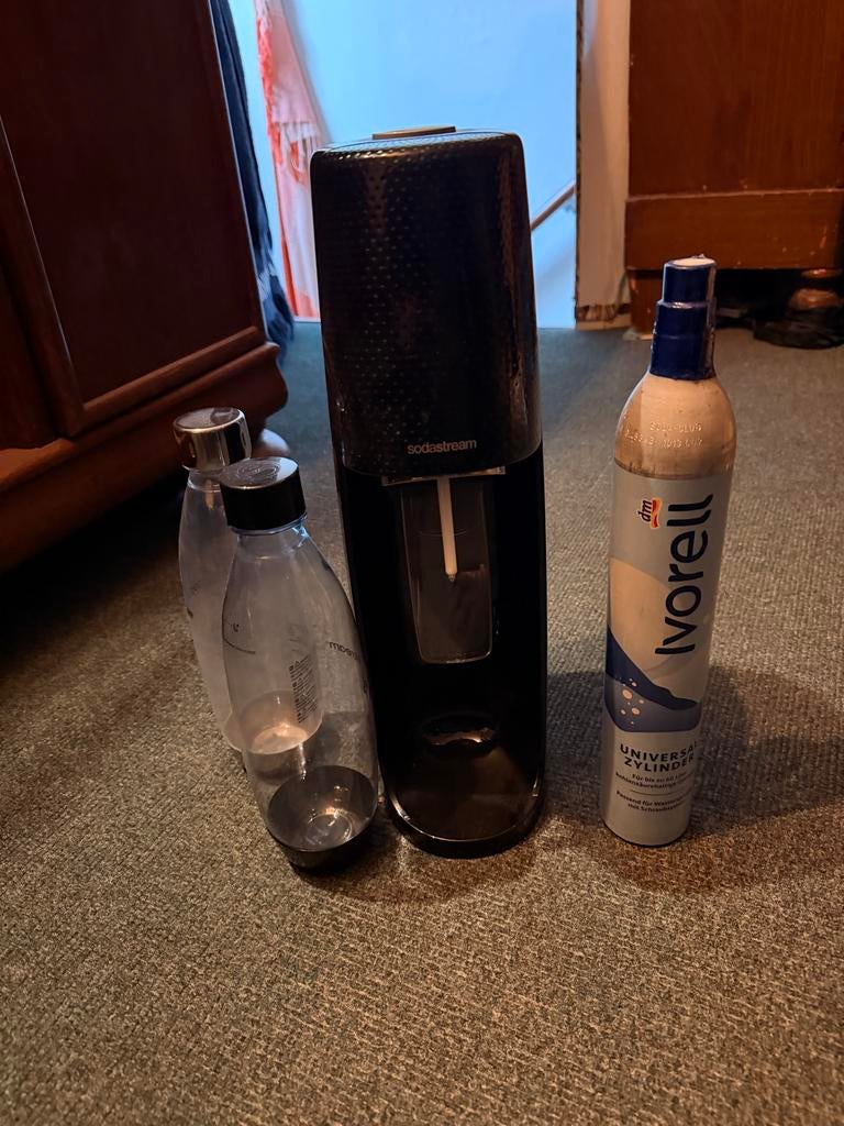 Sodastream met 2 cilinders en 2 flessen, Ophalen of Verzenden, Gebruikt