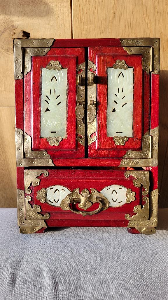 Chinees juwelenkastje met jade paneeltjes 24 x 18 x 12 cm, Ophalen of Verzenden