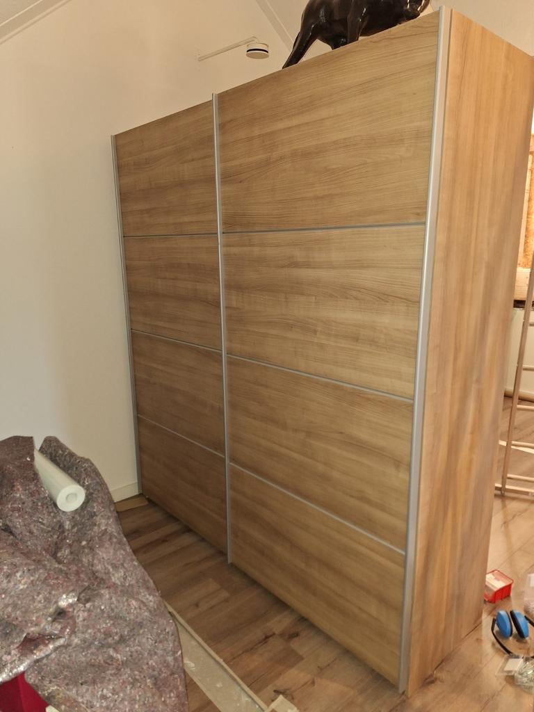 Kledingkast met schuifdeuren, in nette staat, Huis en Inrichting, Kasten | Kledingkasten, Ophalen, Met deur(en), Gebruikt, 200 cm of meer