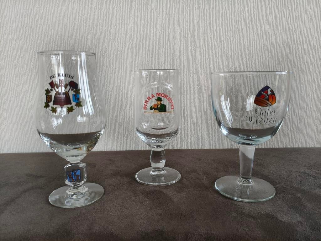 Drie bierglazen op voet ( ZGAN ), Ophalen of Verzenden, Zo goed als nieuw, Bierglas