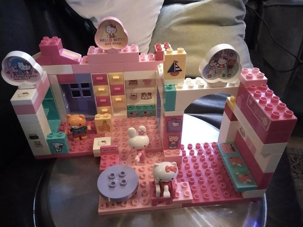 Hello Kitty winkel met 3 poppetjes, Ophalen of Verzenden