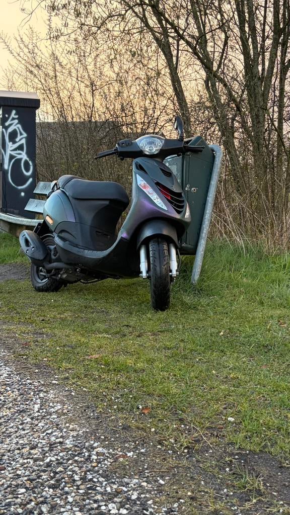 PIAGGIO ZIP 50CC 4T E5 2025, Fietsen en Brommers, Scooters | Piaggio, Ophalen, Zo goed als nieuw, Benzine, Zip