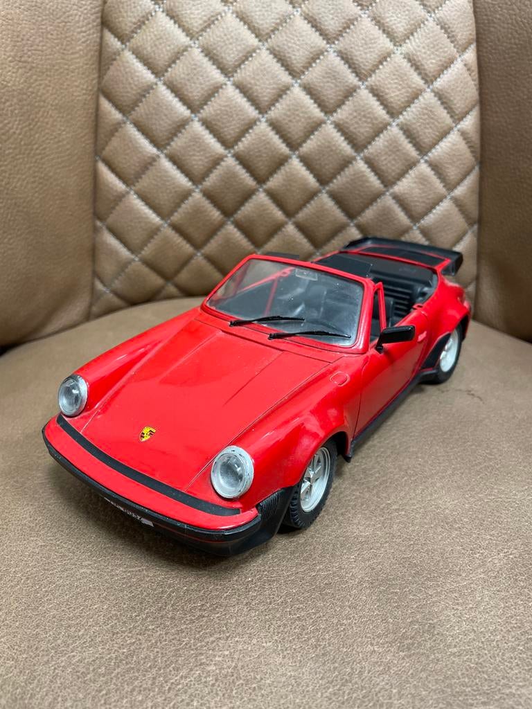Porsche 911 Carrera Cabriolet Schaalmodel Rood, Hobby en Vrije tijd, Modelauto's | 1:18, Overige merken, Auto, -, Ophalen of Verzenden