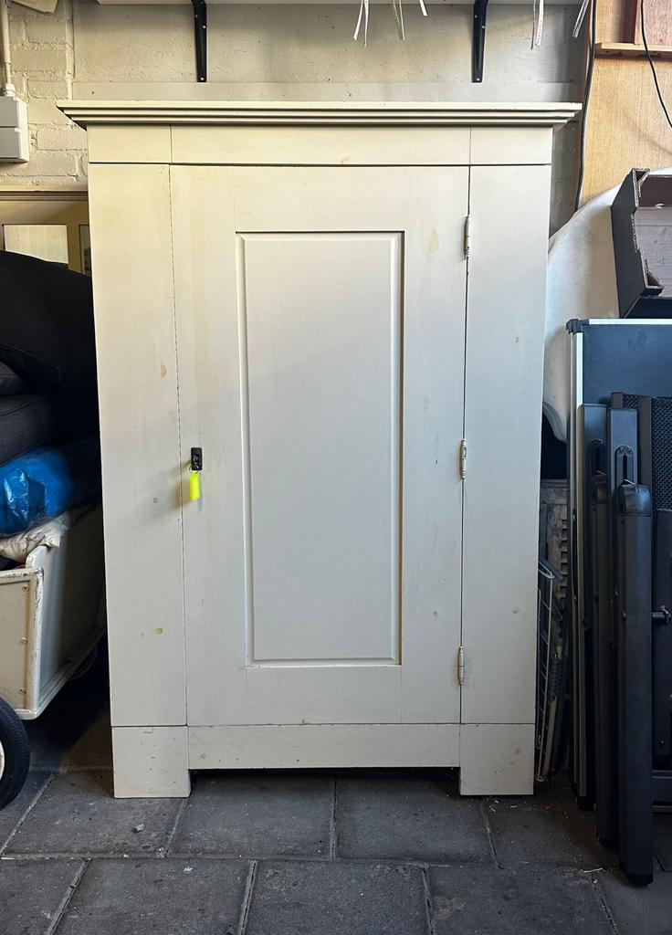 Diepe houten kast in wit crème, Huis en Inrichting, Kasten | Overige, Ophalen, Gebruikt