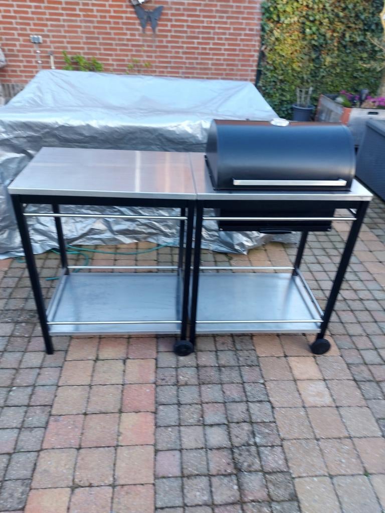 Ikea professionele Houtskool barbeque met verrijdbare tafel, Ophalen, Zo goed als nieuw, Met accessoires