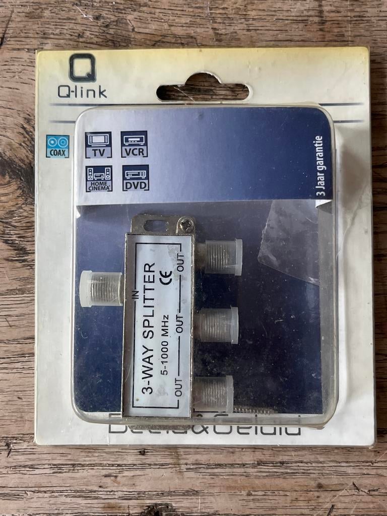 Q-link 3-weg Coax Splitter 5-1000 MHz - Nieuw in verpakking, Ophalen of Verzenden, Nieuw, Minder dan 2 meter, Coaxiale kabel