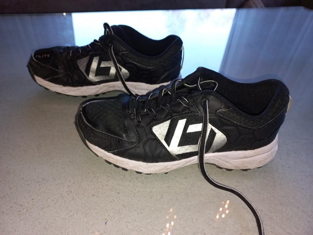 Brabo Elite Kunstgrasschoenen Maat 34, Ophalen of Verzenden, Gebruikt