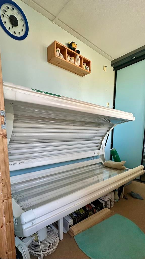 Hapro Emerald zonnebank met gezichtsbruiner, Ophalen, Zo goed als nieuw, Zonnebank dubbelzijdig, 15 lampen of meer