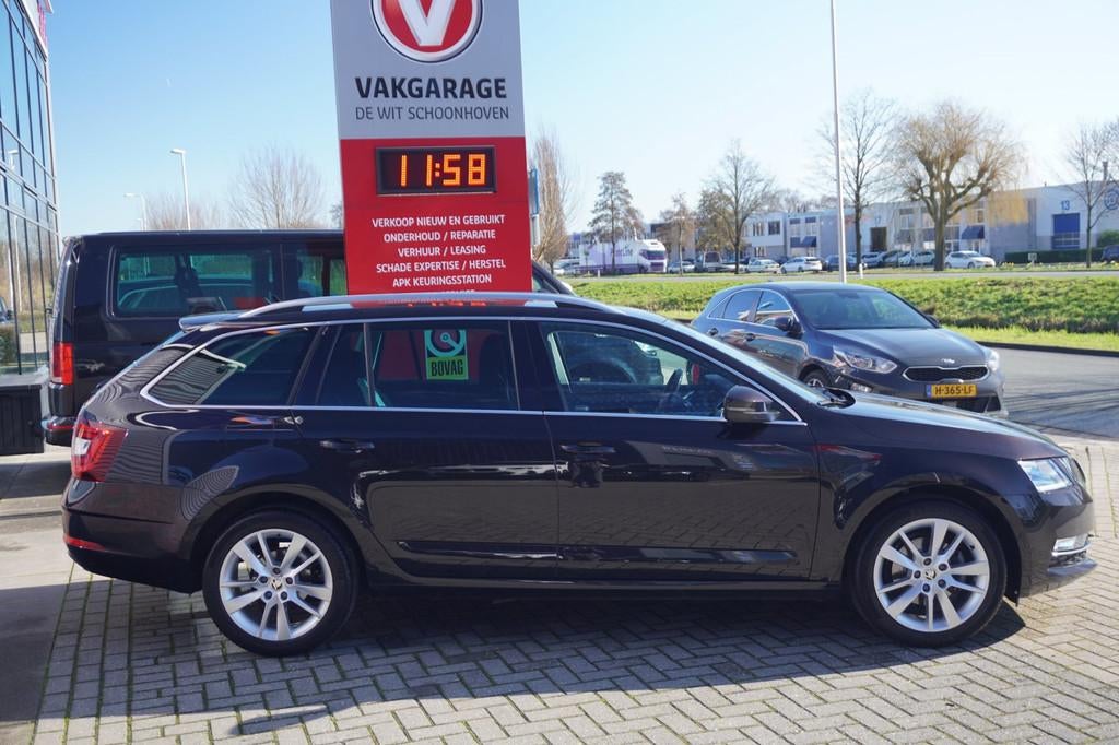 Skoda Octavia Combi 1.5 TSI Greentech Style Business / Trekh, Auto's, Stof, 4 cilinders, 150 pk, Zwart
