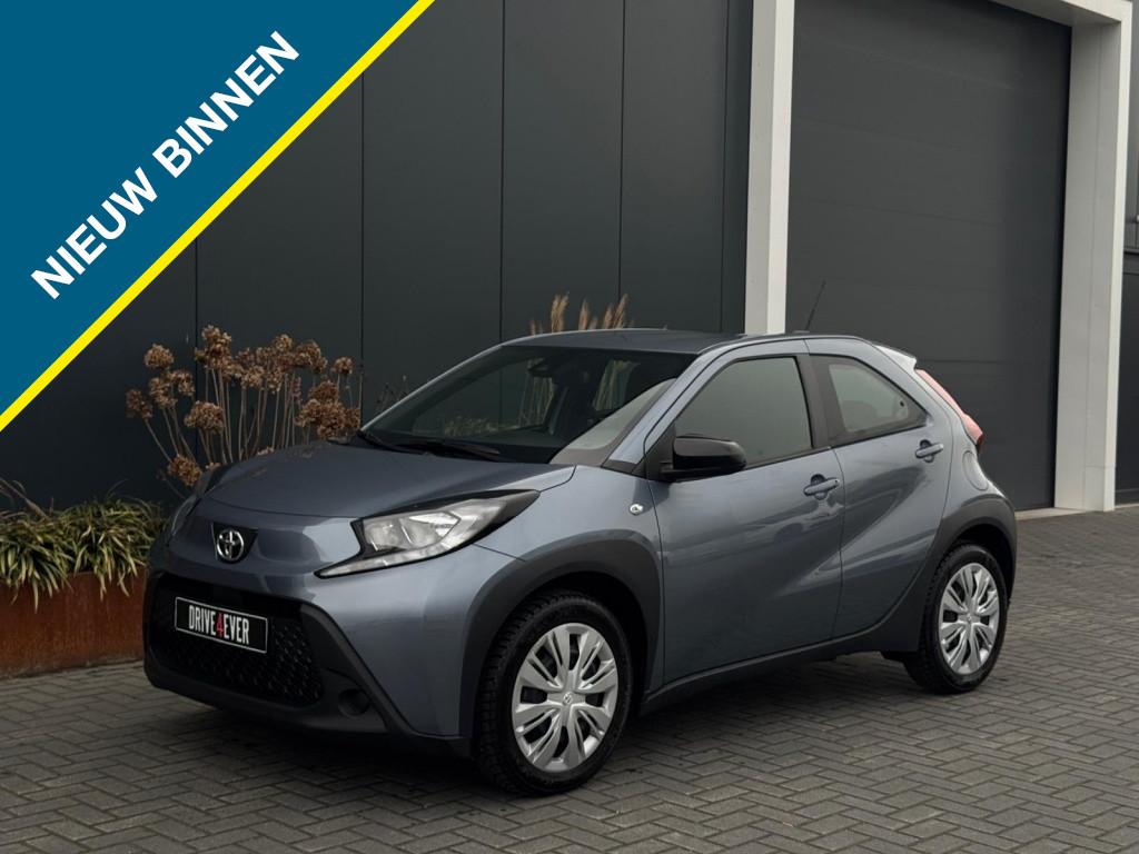 Toyota Aygo X 1.0 VVT-i S-CVT Prem AUTOMAAT NAVI CAMERA LED, Automaat, Adaptive Cruise Control, Gebruikt, Leder en Stof