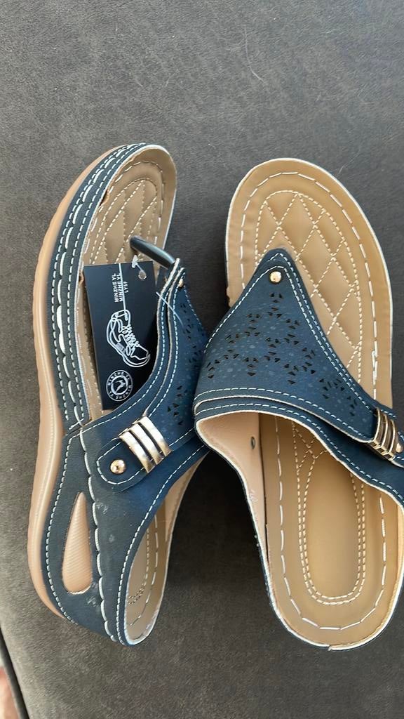 Teenslippers, Blauw, Zo goed als nieuw, Ophalen, Slippers