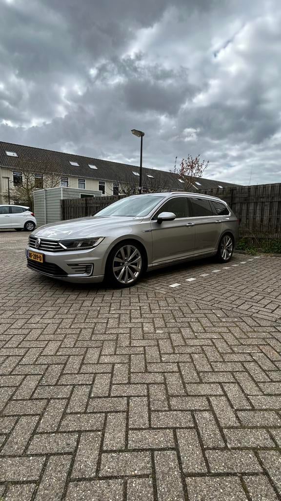 Volkswagen Passat 1.4 TSI Highline 160KW GTE 2015, 156 pk, 1600 kg, 93 €/maand, Zilver of Grijs