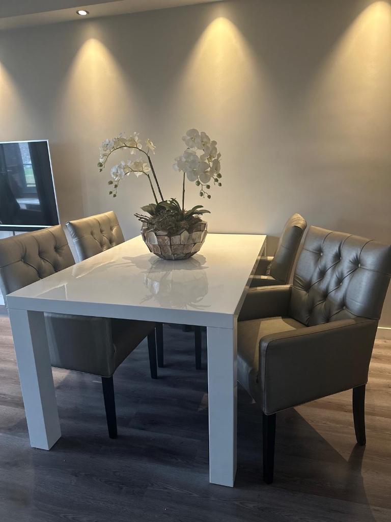 Hotel Chic Eettafel Hoogglans Wit + 4 Stoelen, Ophalen, Overige materialen, Zo goed als nieuw, 150 tot 200 cm