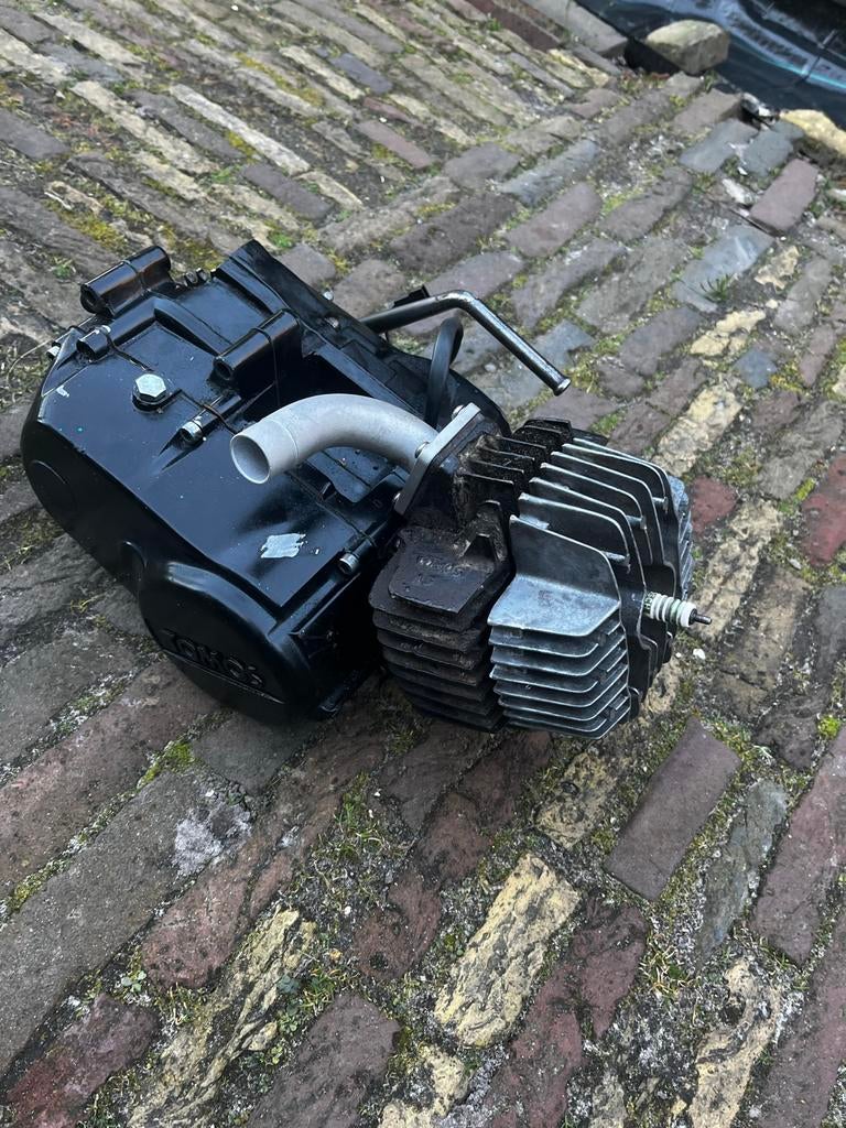 Tomos blok met uitlaat, Ophalen, Gebruikt, Blok, Tomos