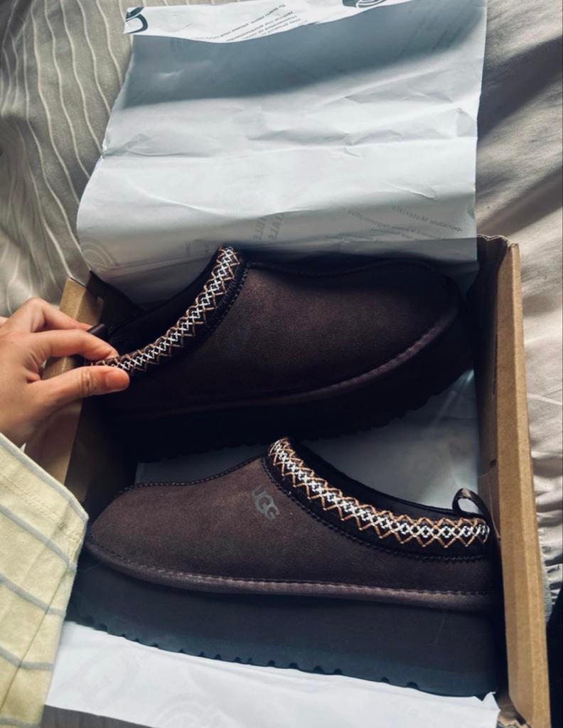 UGG pantoffels 38, Kleding | Dames, Schoenen, Ophalen of Verzenden, Zo goed als nieuw, Instappers, Zwart