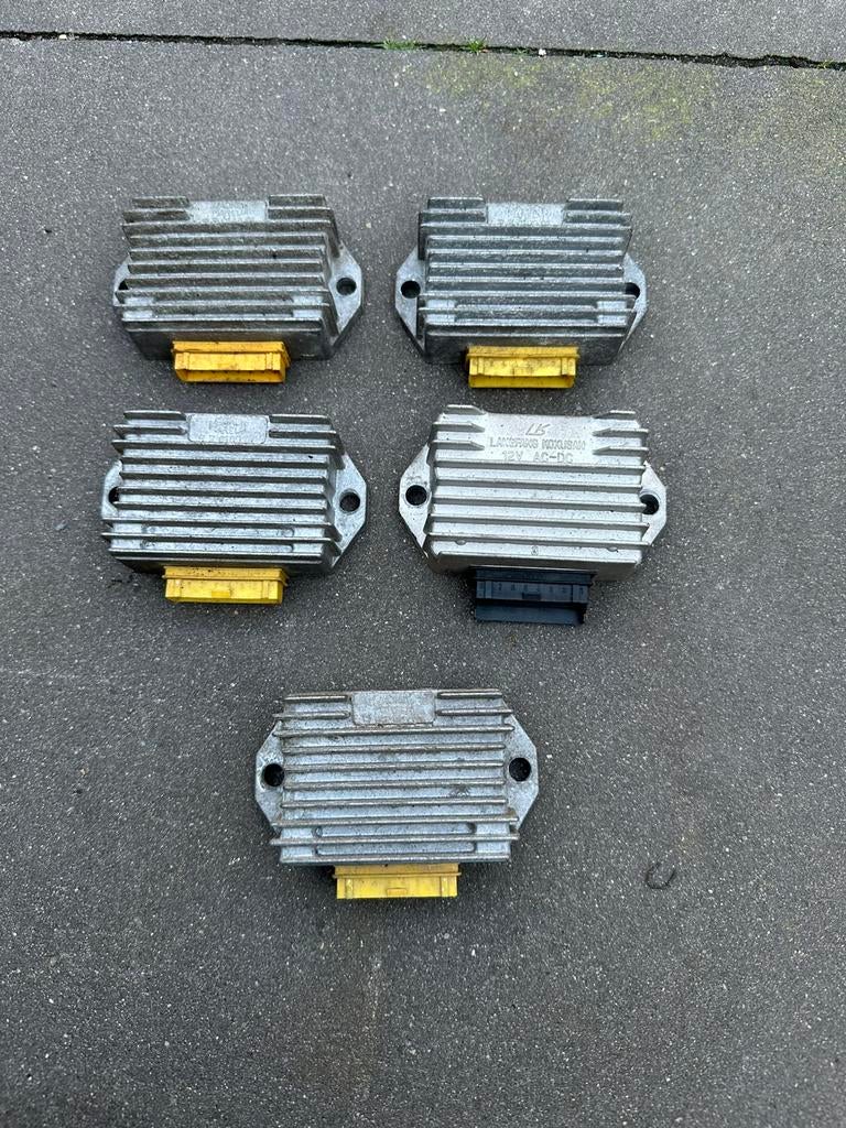Piaggio zip runner nrg tph spanningsregelaar, Ophalen of Verzenden