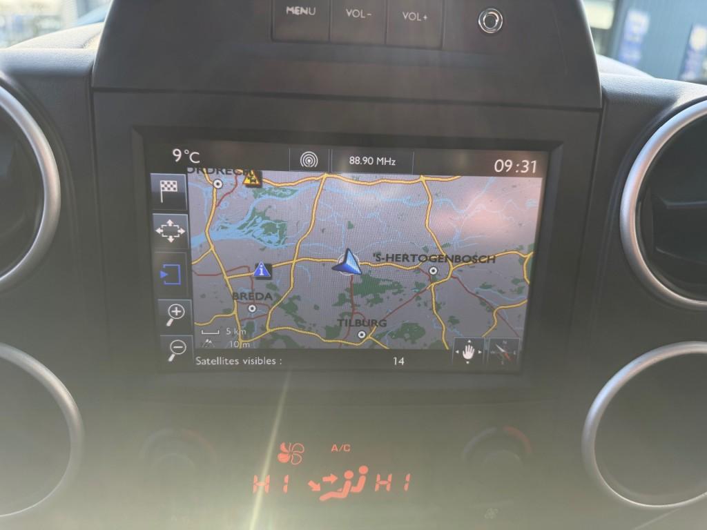 Peugeot PARTNER TEPEE 1.2 OUTDOOR NAVI PANO AIRCO/ECC PDC, Gebruikt, 1199 cc, Wit, Bedrijf