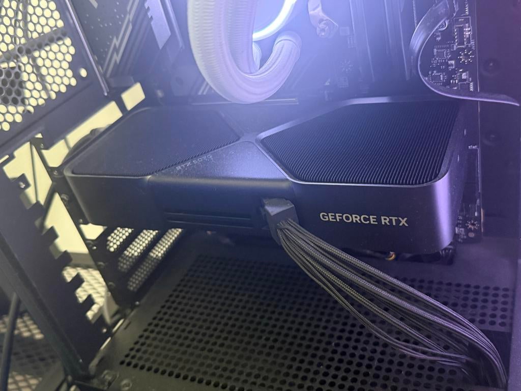 NVIDIA GeForce RTX 5070 Founders Edition (12GB GDDR7), Computers en Software, Videokaarten, HDMI, GDDR6, Ophalen of Verzenden