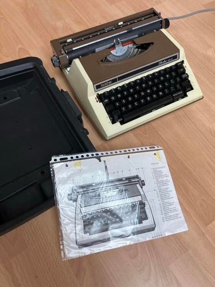 Elektrische typemachine, Diversen, Typemachines, Ophalen