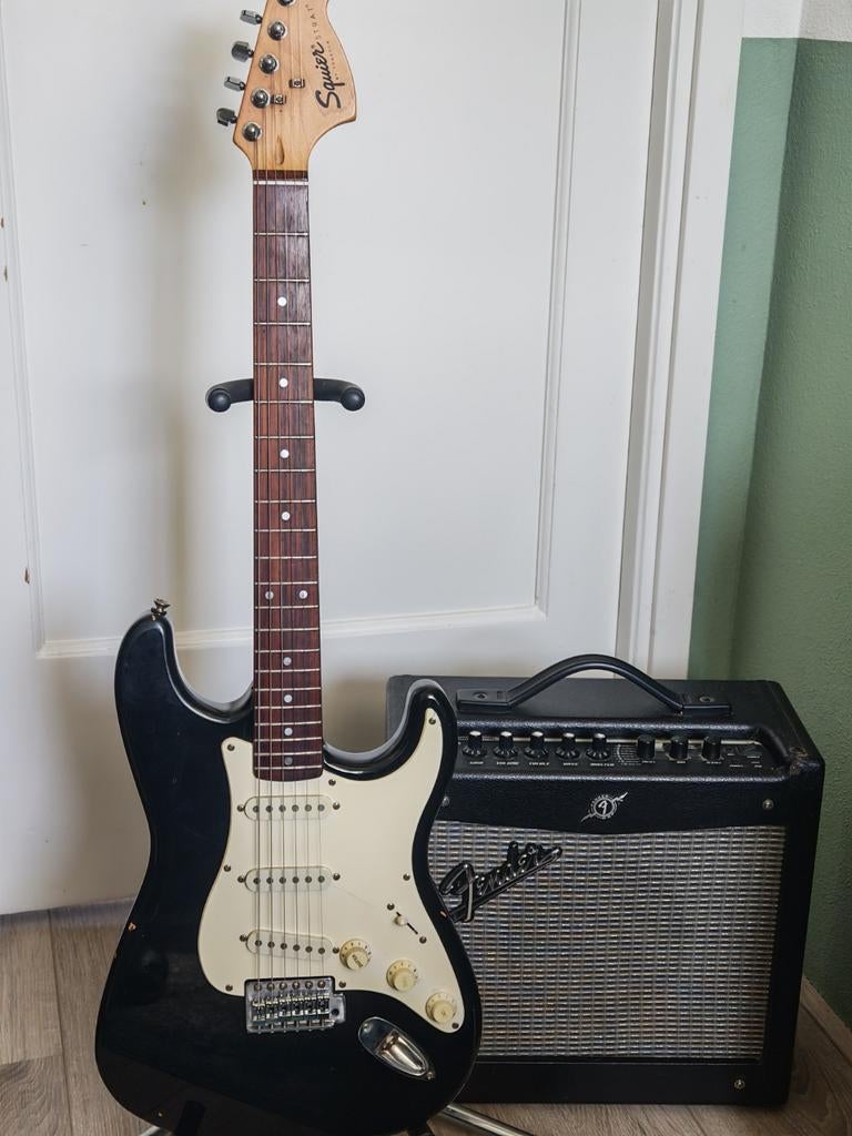 Squier Stratocaster met Fender mustang versterker, Ophalen, Fender, Gebruikt, Met versterker