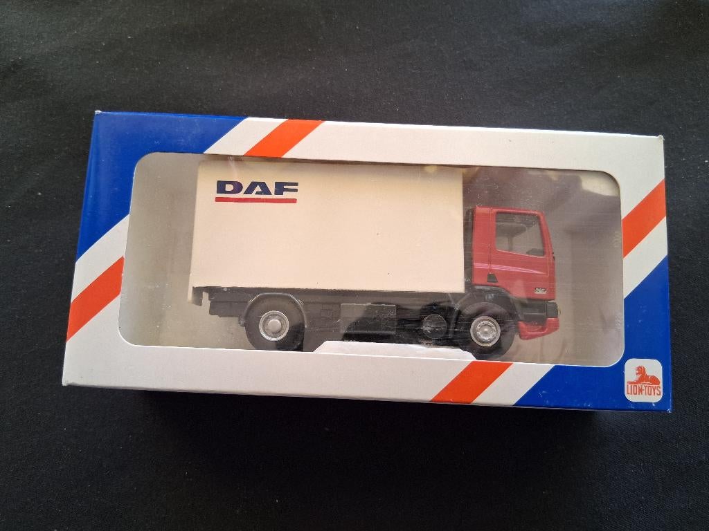 DAF 75 CF rood bakwagen kort chassis, Hobby en Vrije tijd, Modelauto's | 1:50, Ophalen of Verzenden, Zo goed als nieuw, Bus of Vrachtwagen