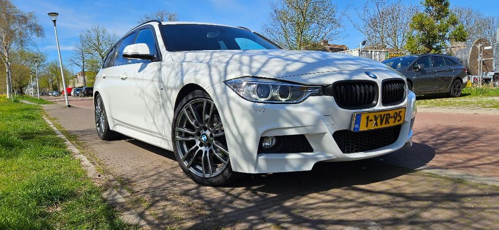 BMW 3 Serie 320i Touring M Sport Shadowline | Automaat | BTW, Auto's, BMW, Automaat, Achterwielaandrijving, 4 cilinders, Alcantara