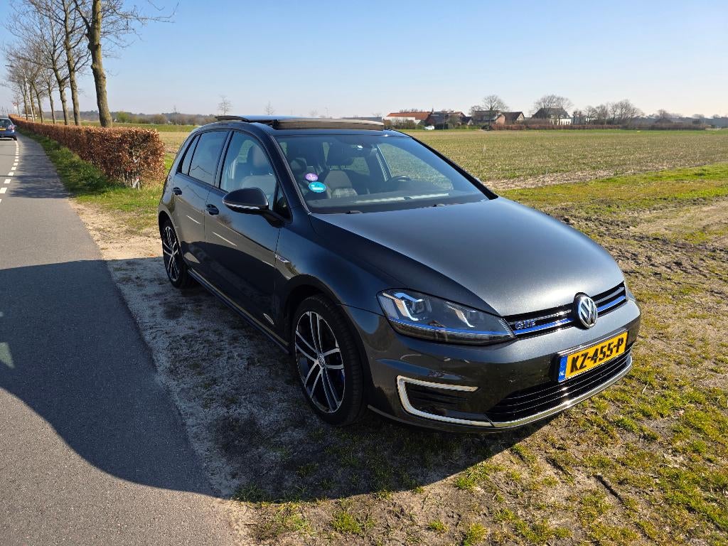 Volkswagen Golf 1.4 GTE DSG | Pano | CarPlay/Android Auto, Auto's, Volkswagen, 4 cilinders, Zwart, 1395 cc, 149 pk