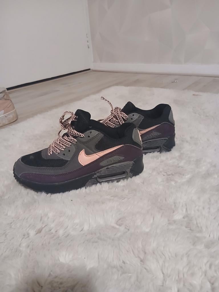 Nike's zwart roze, Ophalen, Jongen of Meisje, Schoenen, Zo goed als nieuw