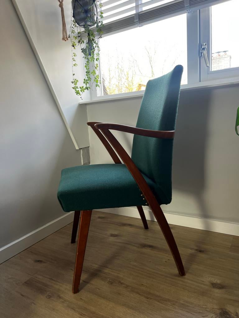 Groene fauteuil/stoel met houten armleuningen, Huis en Inrichting, Stoelen, Gebruikt, Overige kleuren, Ophalen of Verzenden, Eén