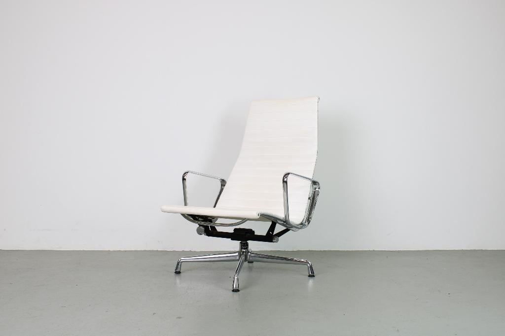 Vitra EA 124 fauteuil, wit Nauguhyde, chroom, Ophalen, Gebruikt, Minder dan 75 cm, Leer