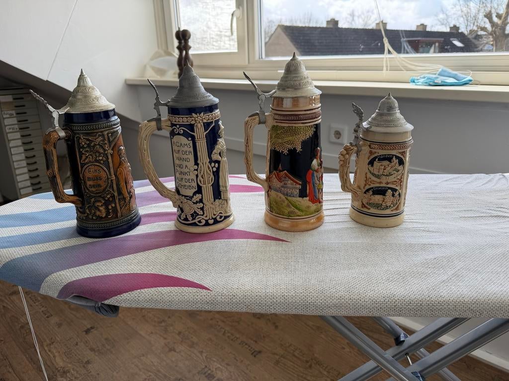 Set van 4 Duitse bierpullen met tinnen deksels, Antiek en Kunst, Ophalen of Verzenden