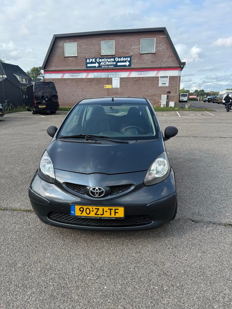 Toyota Aygo 1.0 2008 motor defect!! Geen APK, Auto's, Voorwielaandrijving, 4 stoelen, 68 pk, Origineel Nederlands