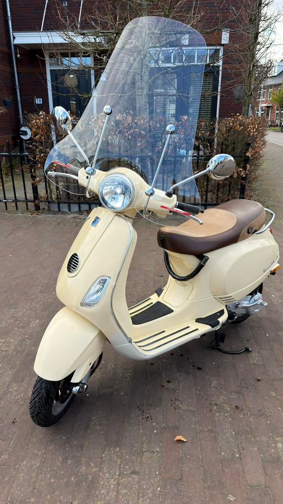 Vespa LX50 4T-4V incl. twee Vespa helmen in dezelfde kleur, Fietsen en Brommers, Ophalen, Gebruikt, Benzine, Vespa LX