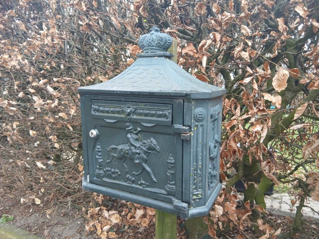 Donkergroene brievenbus met reliëf, Tuin en Terras, Brievenbussen, Ophalen, Gebruikt, Aluminium, Wandbrievenbus