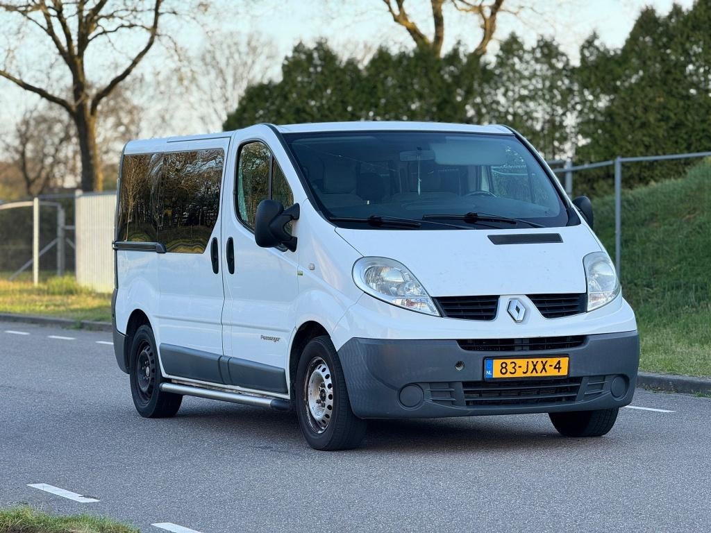 Renault Trafic 2.5 DCI 84KW T27 L1h1 Combi 2009 Wit, Auto's, Renault, Voorwielaandrijving, Euro 5, Stof, Zwart