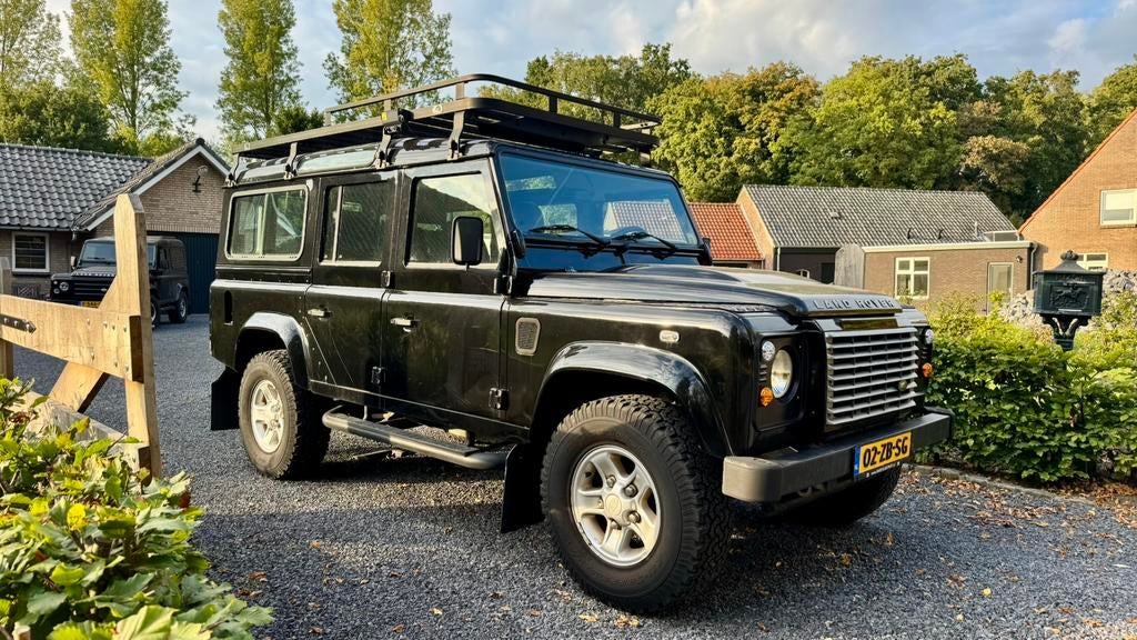 Land Rover Defender 2.4 TD 110 SW E |stoelvw, airco,trekhaak, 1940 kg, Zwart, 4 cilinders, 241 €/maand