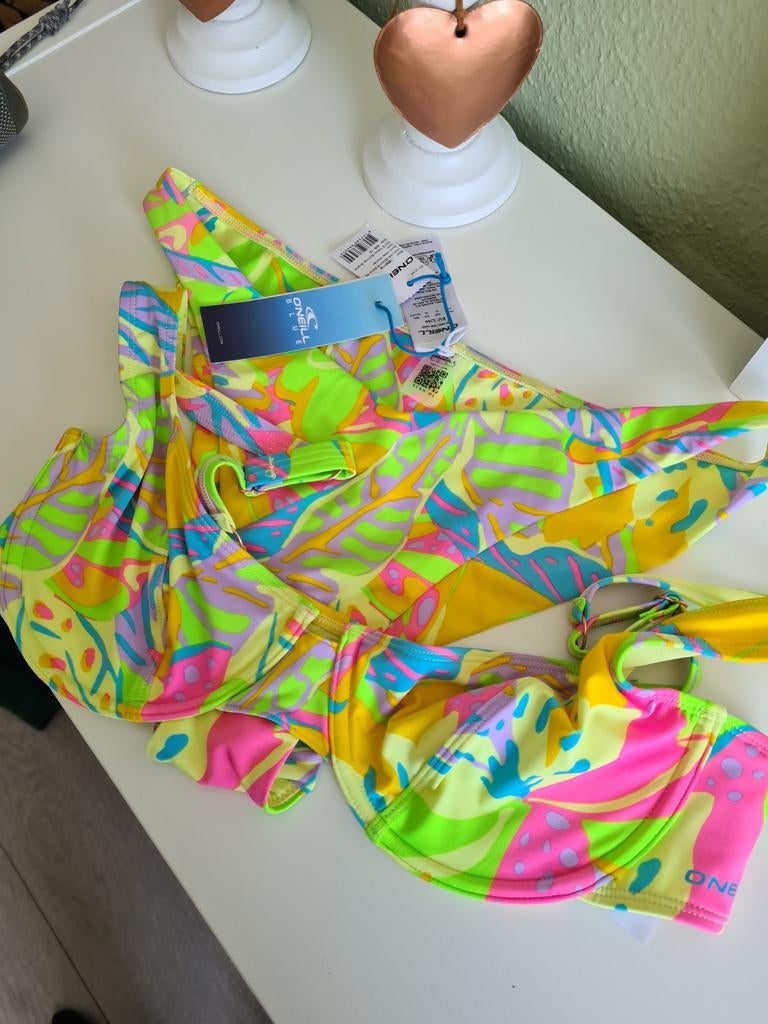Nieuwe O'NEILL beugelbikini maat L/40 met felle kleuren, Kleding | Dames, Badmode en Zwemkleding, Overige kleuren, Nieuw, Ophalen of Verzenden