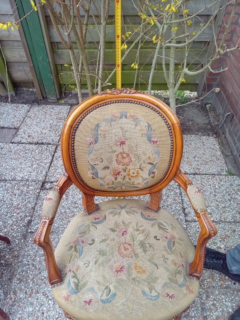 Charmante Louis XV Fauteuils met Bloemenmotief (2 stuks), Ophalen, Gebruikt, Minder dan 75 cm, Stof