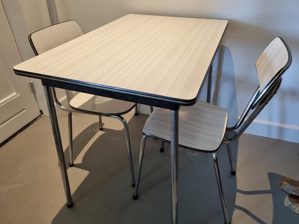 mooie vintage formica tafel met 2 stoelen, Ophalen, Gebruikt, 50 tot 100 cm, Overige materialen