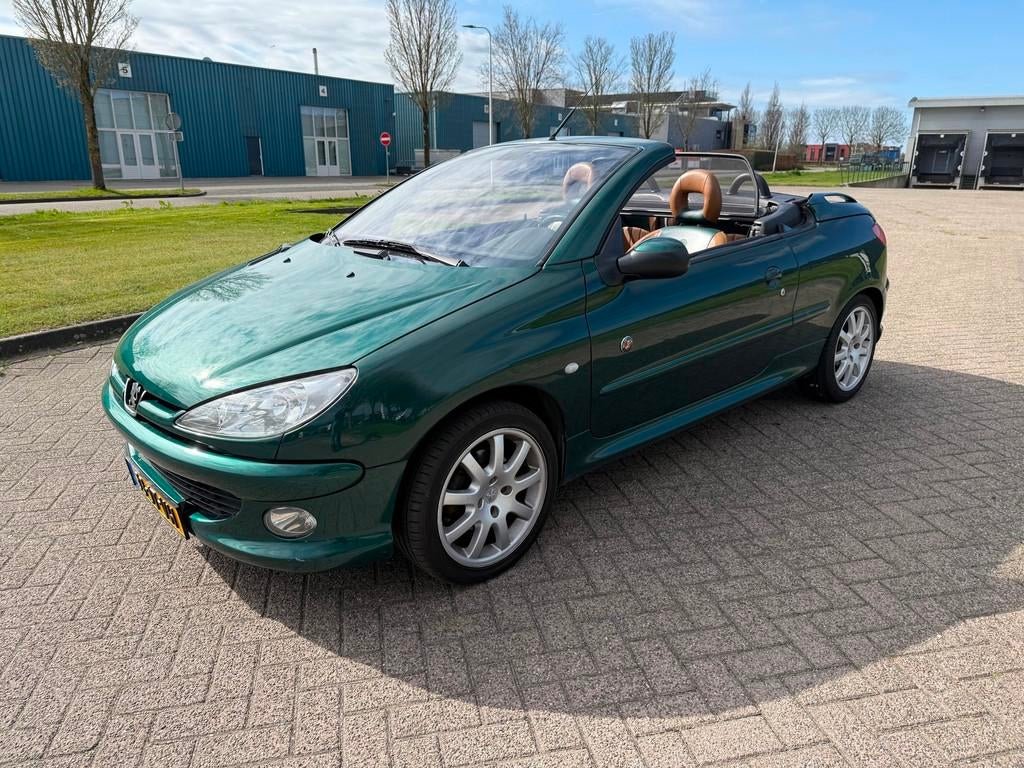 Peugeot 206 CC 1.6-16V Roland Garros, Auto's, Peugeot, Voorwielaandrijving, 4 cilinders, Cabriolet, 4 stoelen